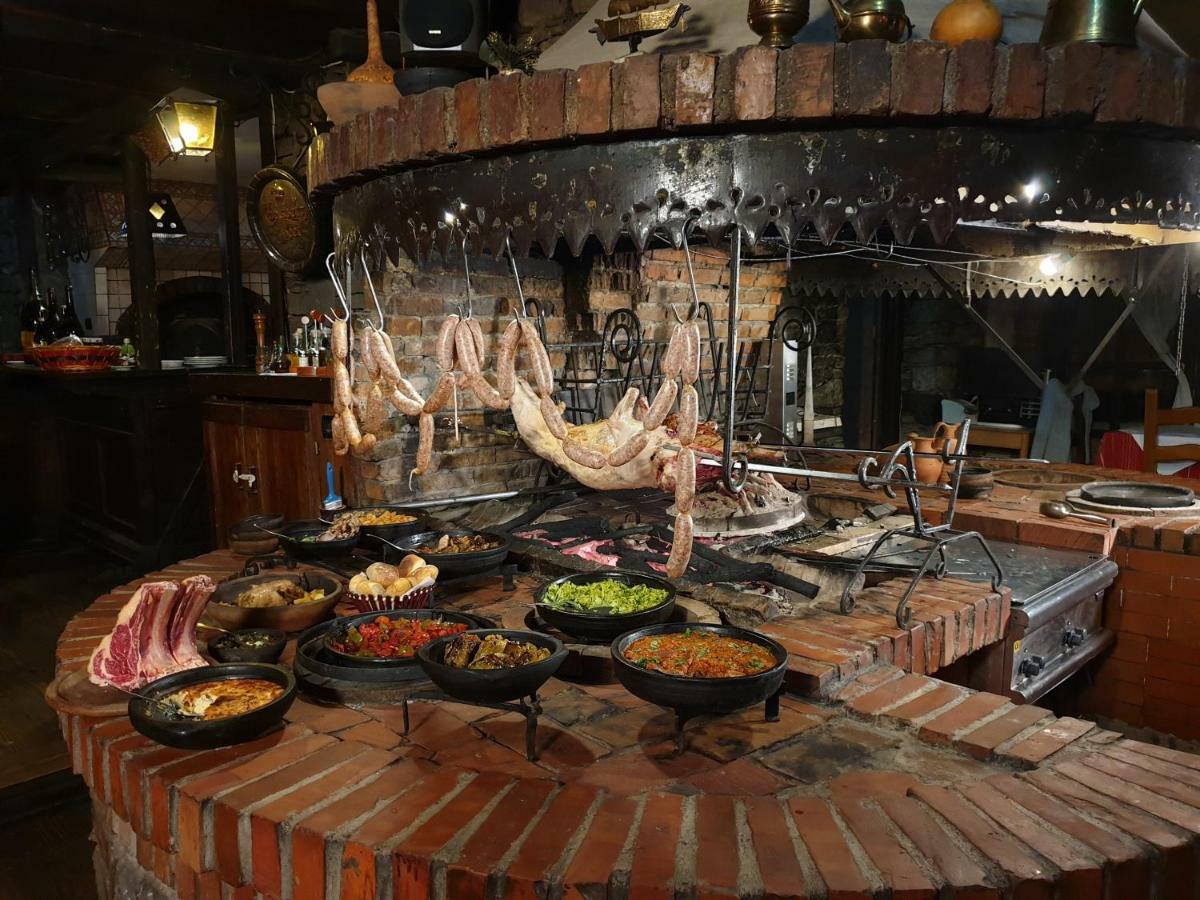 Restaurant Bujtina E Gjelit 4* Tirana