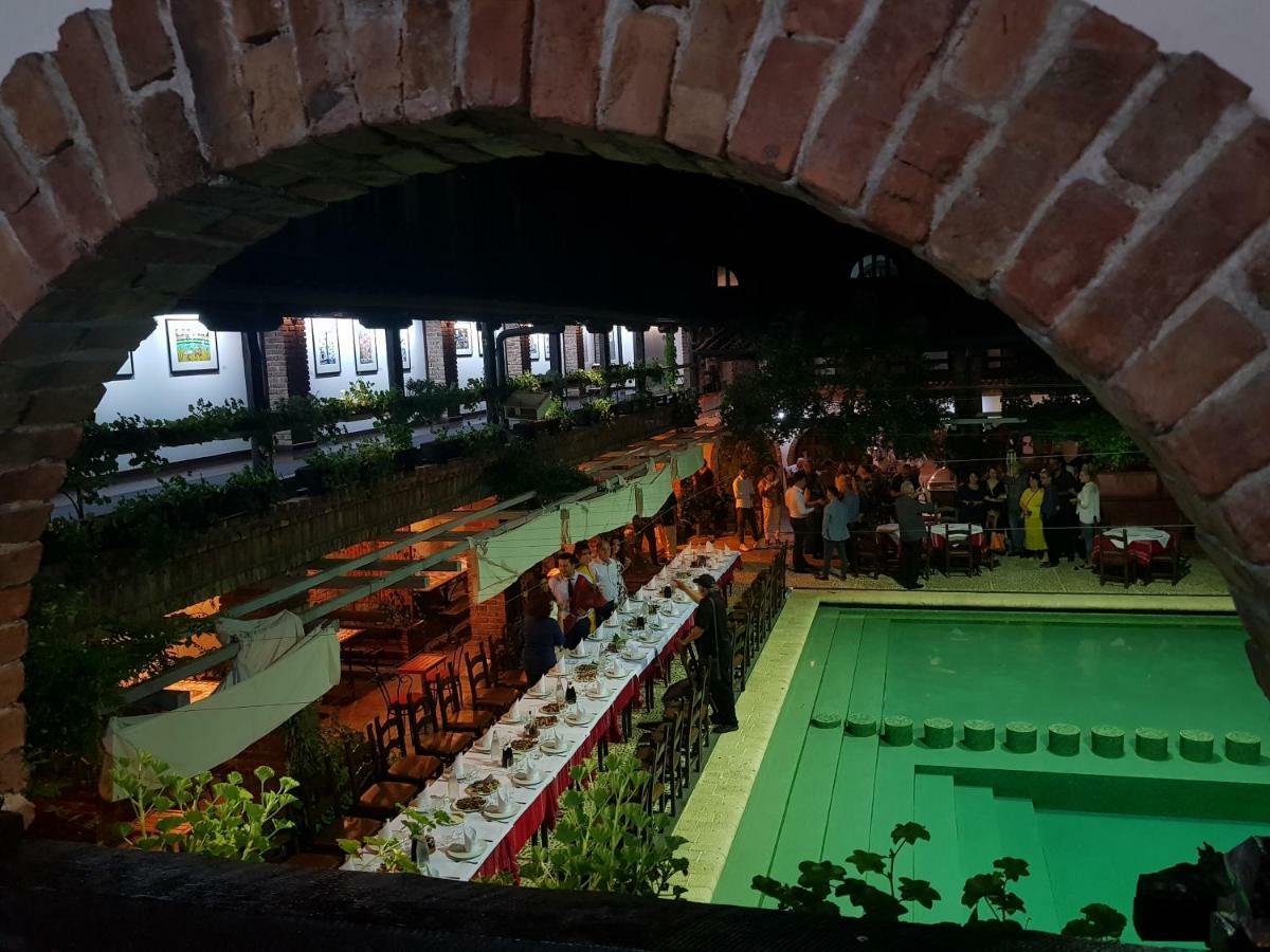 Restaurant Bujtina E Gjelit 4* Tirana